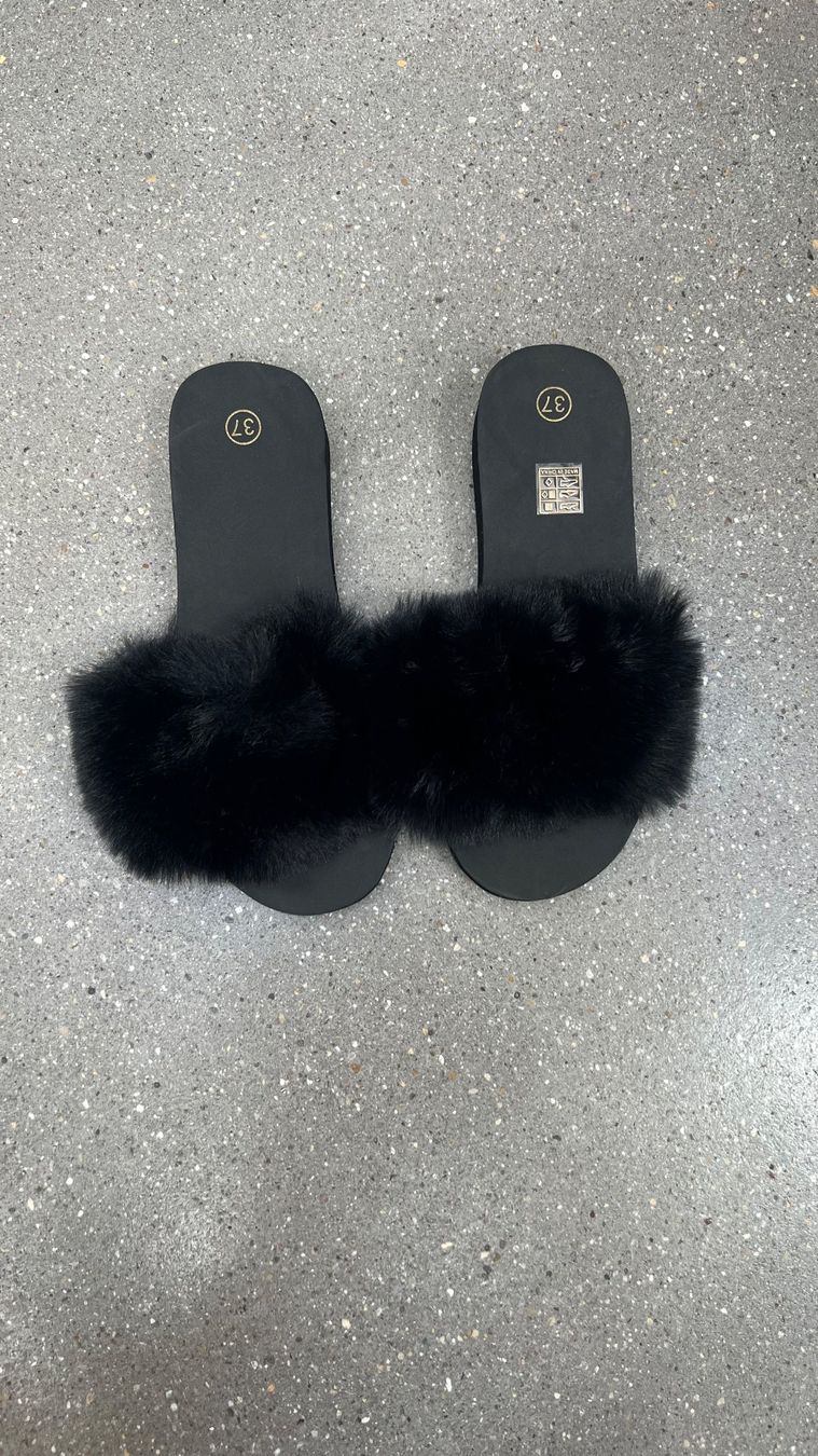 Scarpe da donna: Hausschuhe schwarz mit Flausch – Usato da Oberwil (Dägerlen) venduto da ale_cas