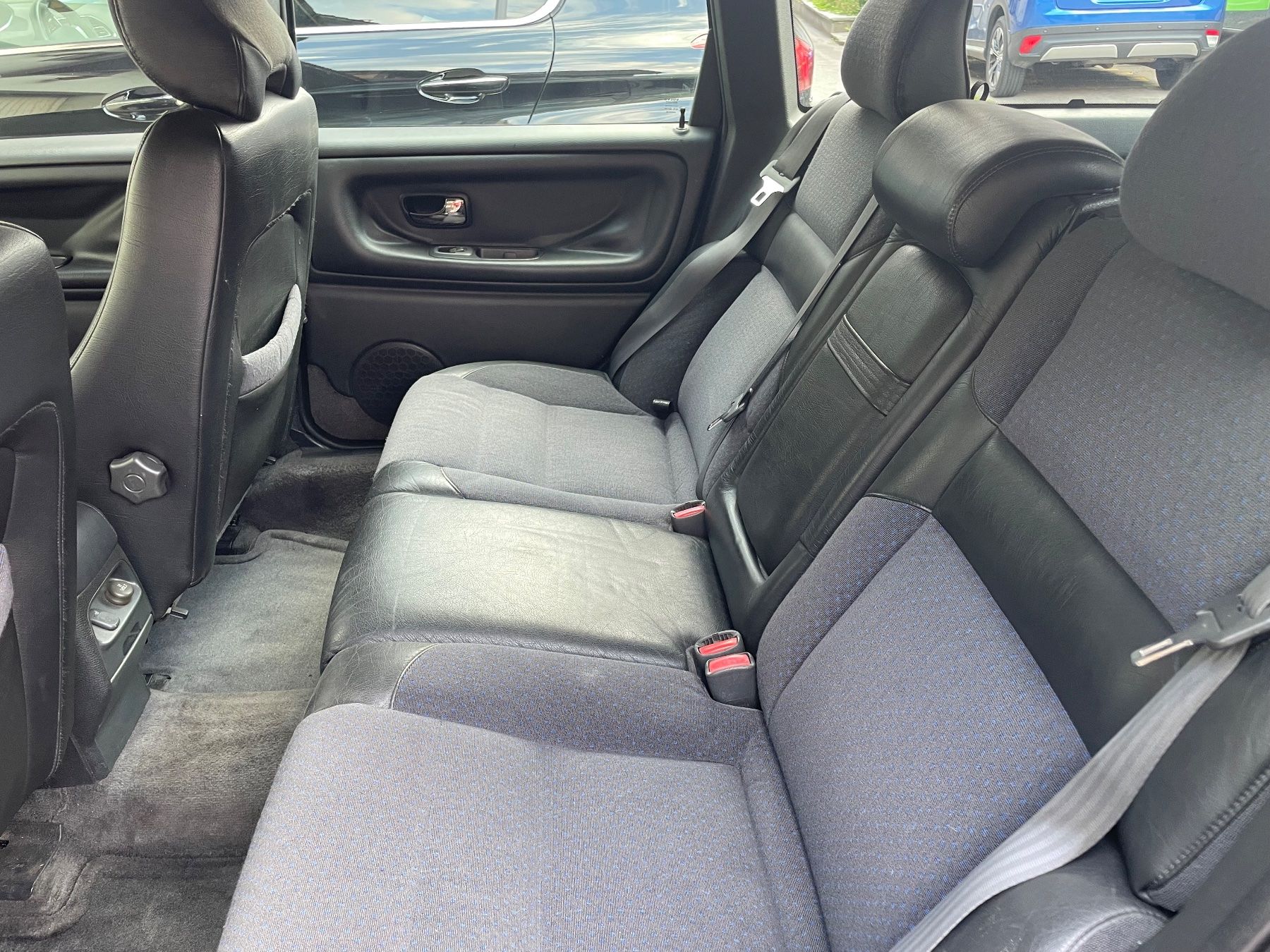 Volvo Automobili: Volvo V70 2.5 20V – Usato da Frutigen venduto da Barracuda810 6