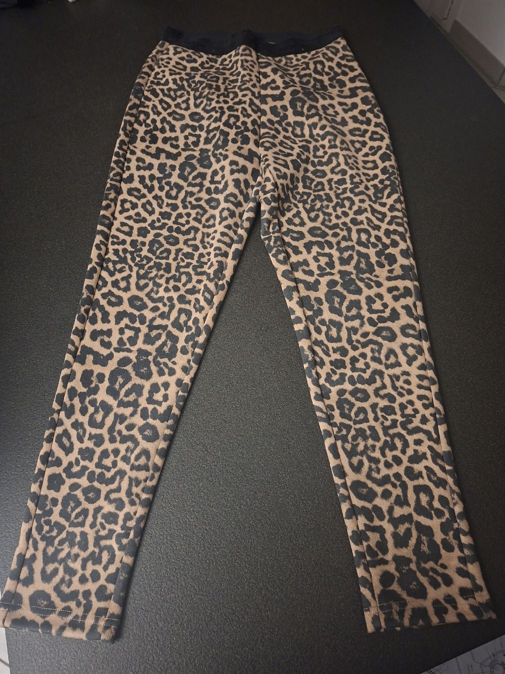Zara Leggings: Zara Basic Leggings Leopardenmuster Grösse M, Neu – Nuovo (secondo la descrizione) da Bäriswil BE venduto da Rezz