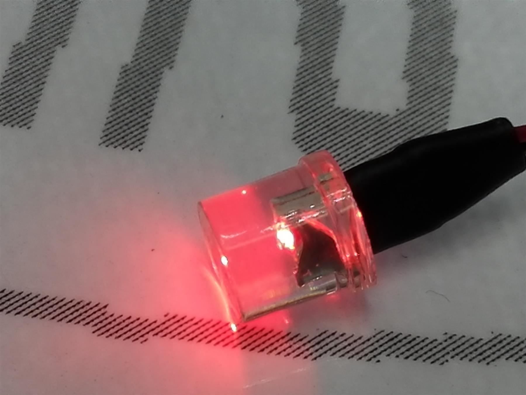 Componenti elettronici: Flachkopf-LED 5mm verkabelt 12V DC, rot – Nuovo (secondo la descrizione) da Luzern venduto da Salefactory 1