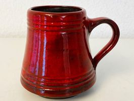 Rote Keramik-Tasse Mid-Century – Signierte Handarbeit