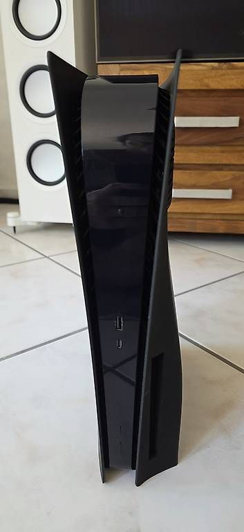 Console: PlayStation 5 mit Zubehör  – Usato da Freienwil venduto da Derendingerag 2