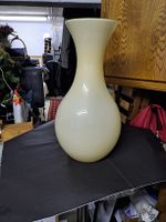 Elegante, hohe Vase in Cremeweiss - Zeitloses Design!