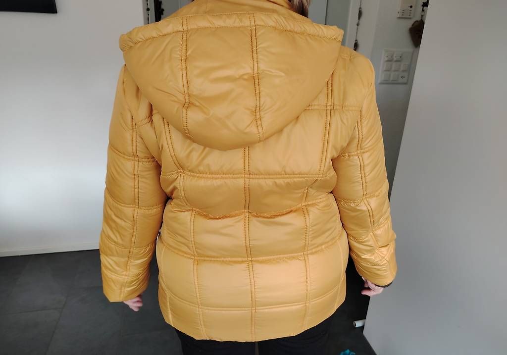 Giacche: Winterjacke Kurzgrösse 20 = 40 – Usato da Wilen b. Wollerau venduto da Karin1985 1
