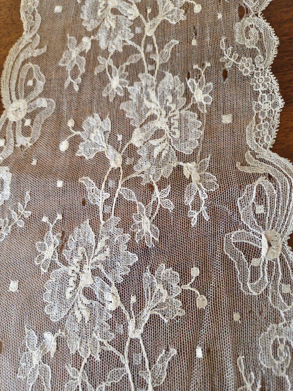 Tissus: Seiden Tüllspitze, Antik – Défectueux à Bern par Antikbatik 8