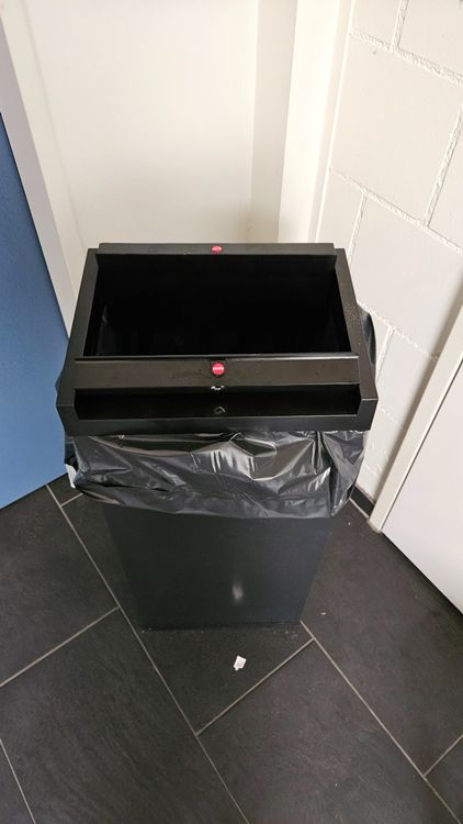 Cestini per rifiuti: Abfalleimer schwarz – Usato da Lohn-Ammannsegg venduto da tschemeker 1