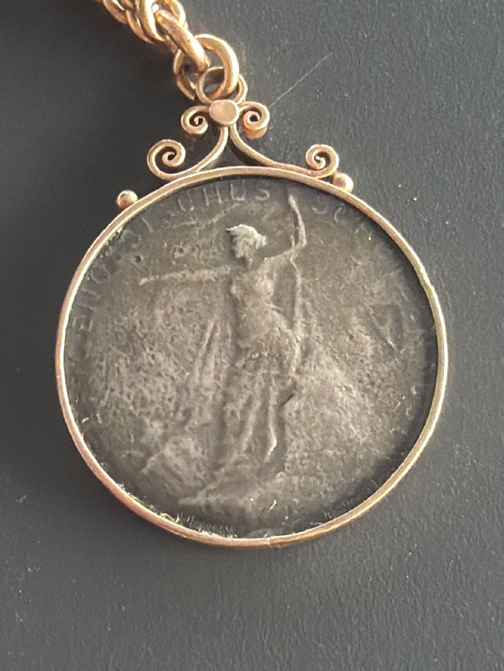 Altri accessori per orologi: Taschenuhr Kette mit Münze – Usato da Schlieren venduto da Luxury.Time 2