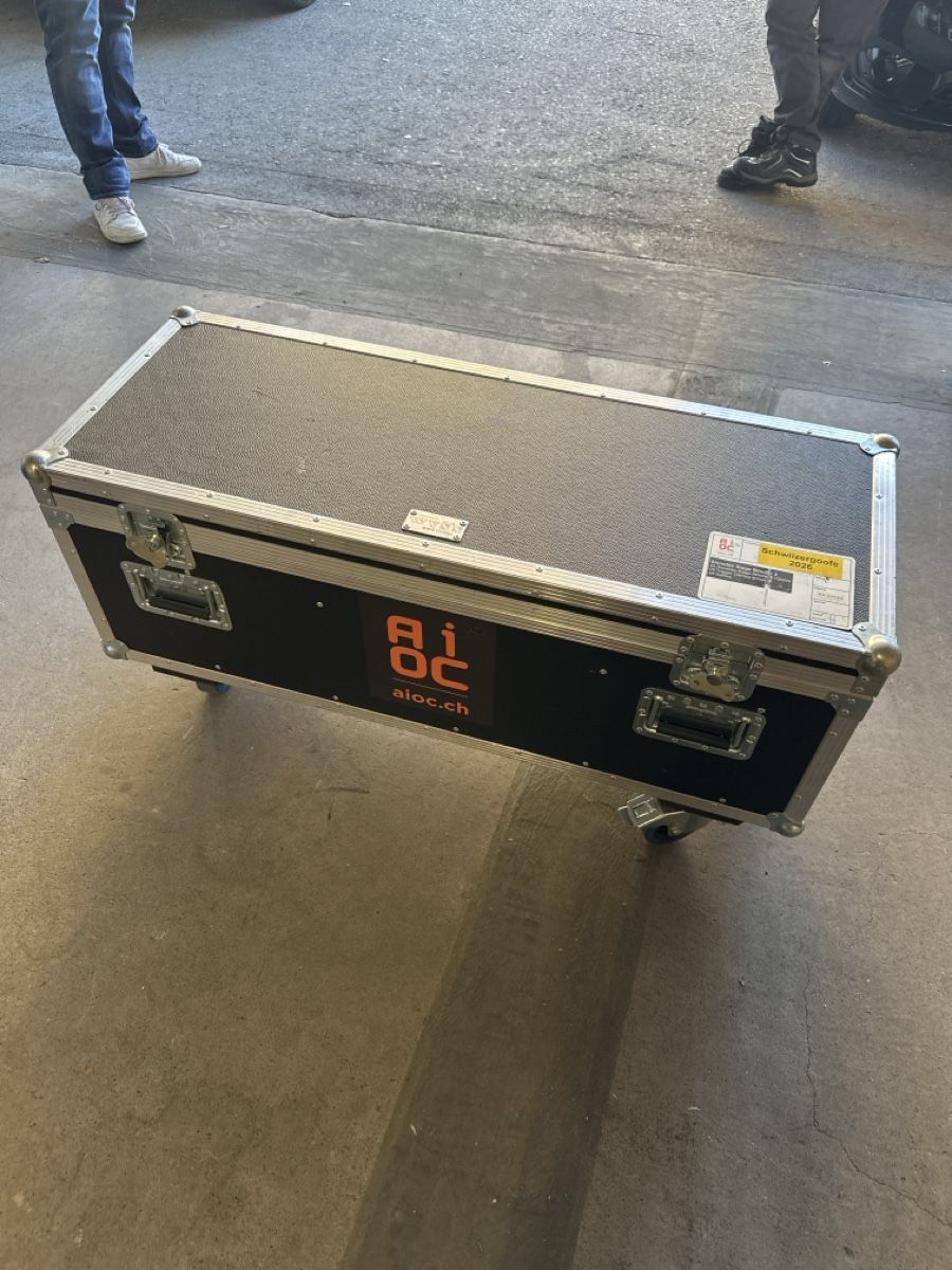 Fari: Showtec Stage Blinder 2 inklusive Flightcase gebraucht – Usato da Hochdorf venduto da aioc 5