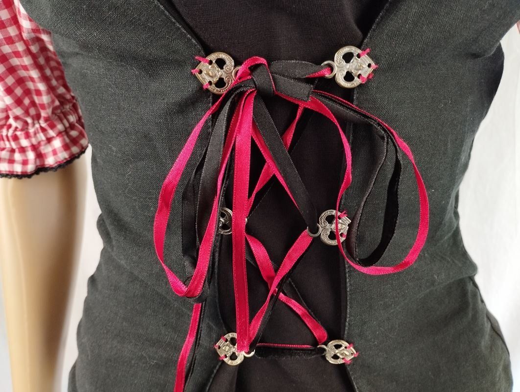 Top: STOCKERPOINT Dirndl Oberteil Grösse 42 – Usato da Schübelbach venduto da Restwert_Schubelbach 2
