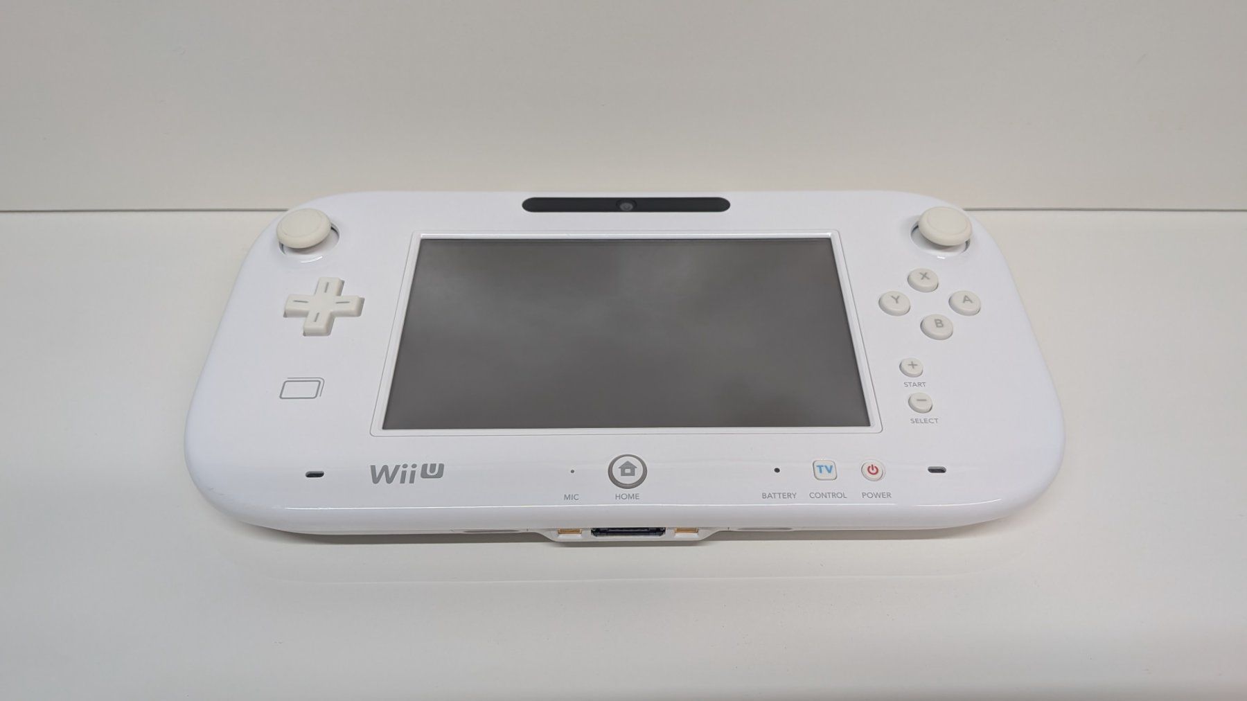 Nintendo Console: Nintendo Wii U weiss mit 2 Controller – Usato da Menziken venduto da mame18 2