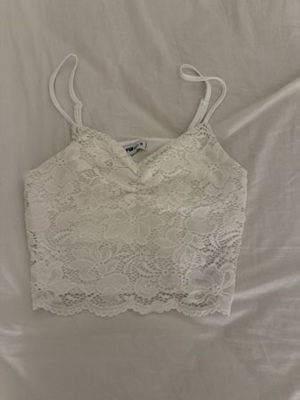 Weisses bauchfreies Top – Sommerlich & süss, mit Trägern