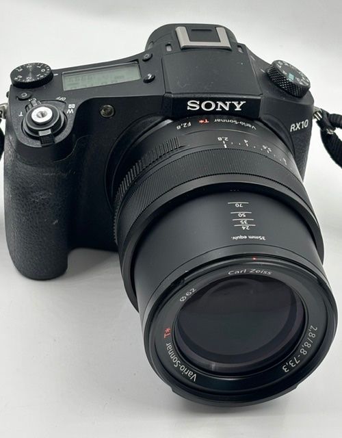 Sony Kamera: Sony DMC-RX10 / RX10 I / Mark 1 – Gebraucht aus Seewis Dorf von Plebejus 9