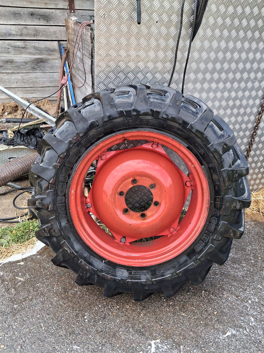 Hürlimann Trattori: Hürlimann Traktor Rad 1stk – Usato da sünikon venduto da SDF9898