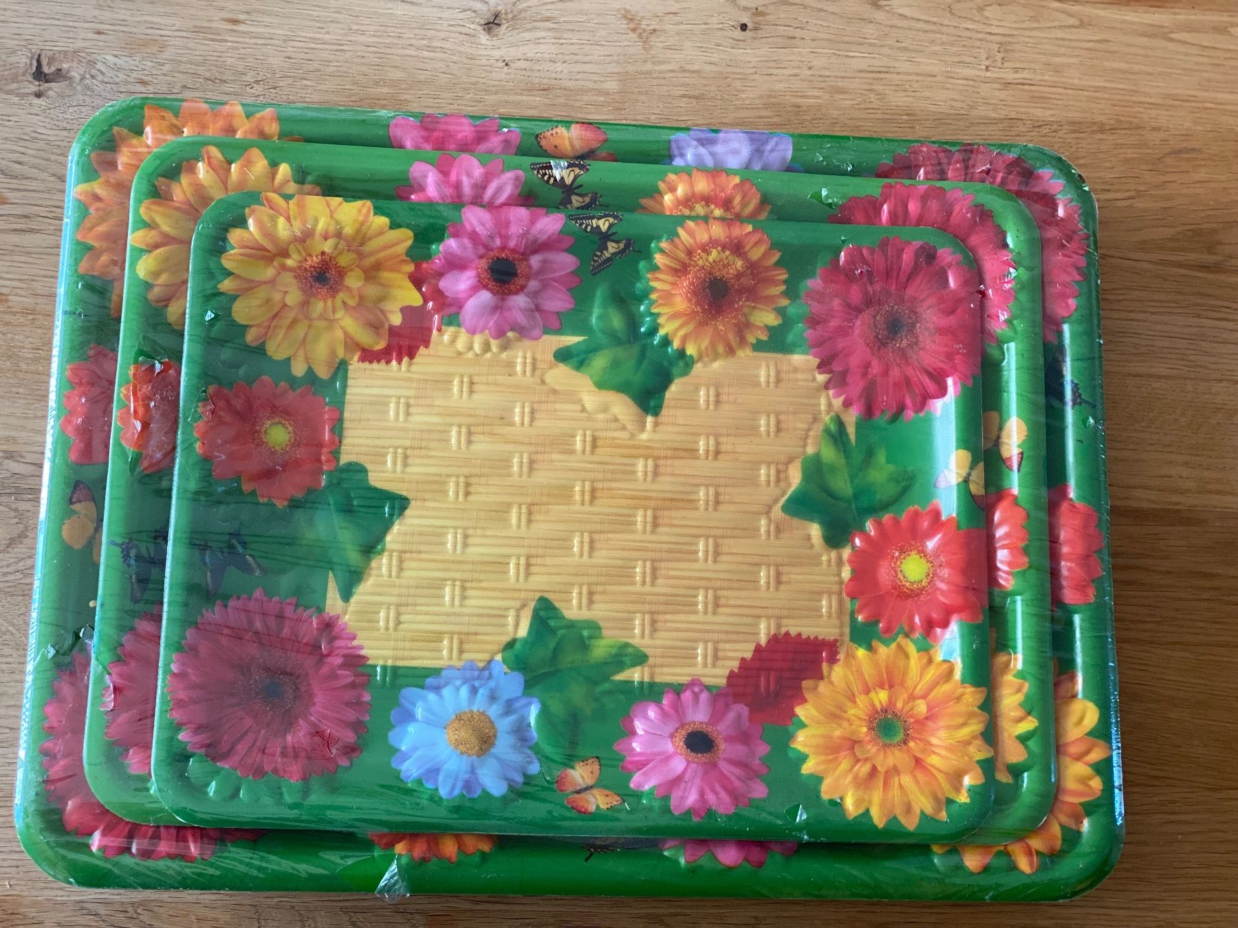 Piatti di portata: Lot de 3 plateaux fleuris NEUFS – Usato da Chermignon-Bas venduto da mioumiou34 1