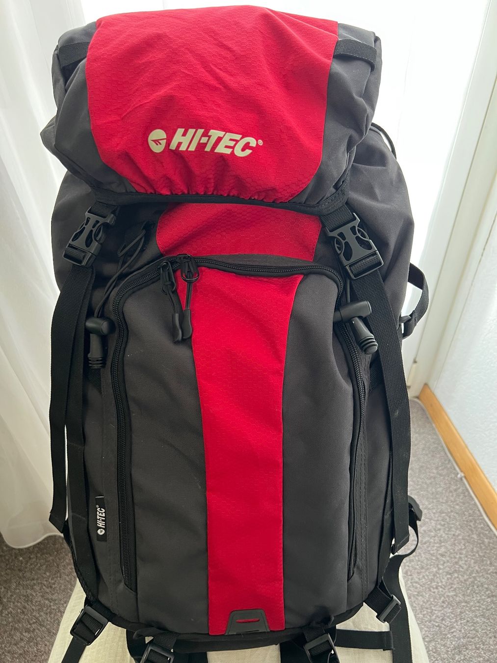 Hi-Tec Zaini: Rucksack HI-TEC. – Usato da Langenthal venduto da langenthal333