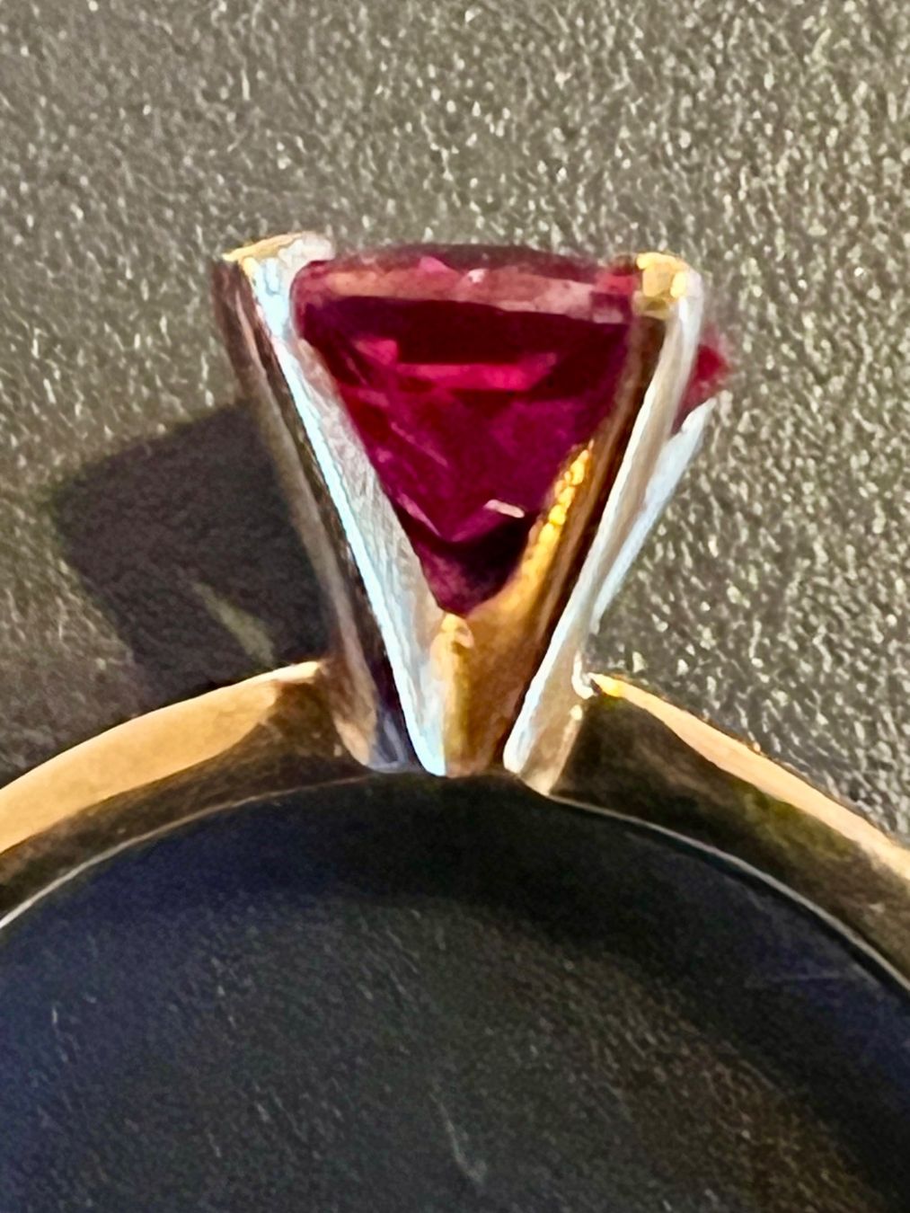 Anelli: Gold-Ring 14K mit synth. Rubin – Usato da Chur venduto da Penting1935