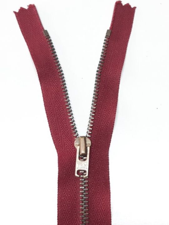 Tissus: Reißverschluss 12 cm -  Fermeture éclair 12 cm – Neuf (Voir description) à Savagnier par Marderuth