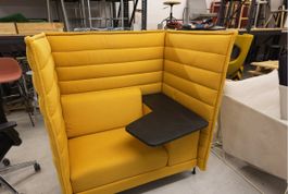 Vitra Alcove Highback Work Sofa mit Tablar, Stoff Gelb