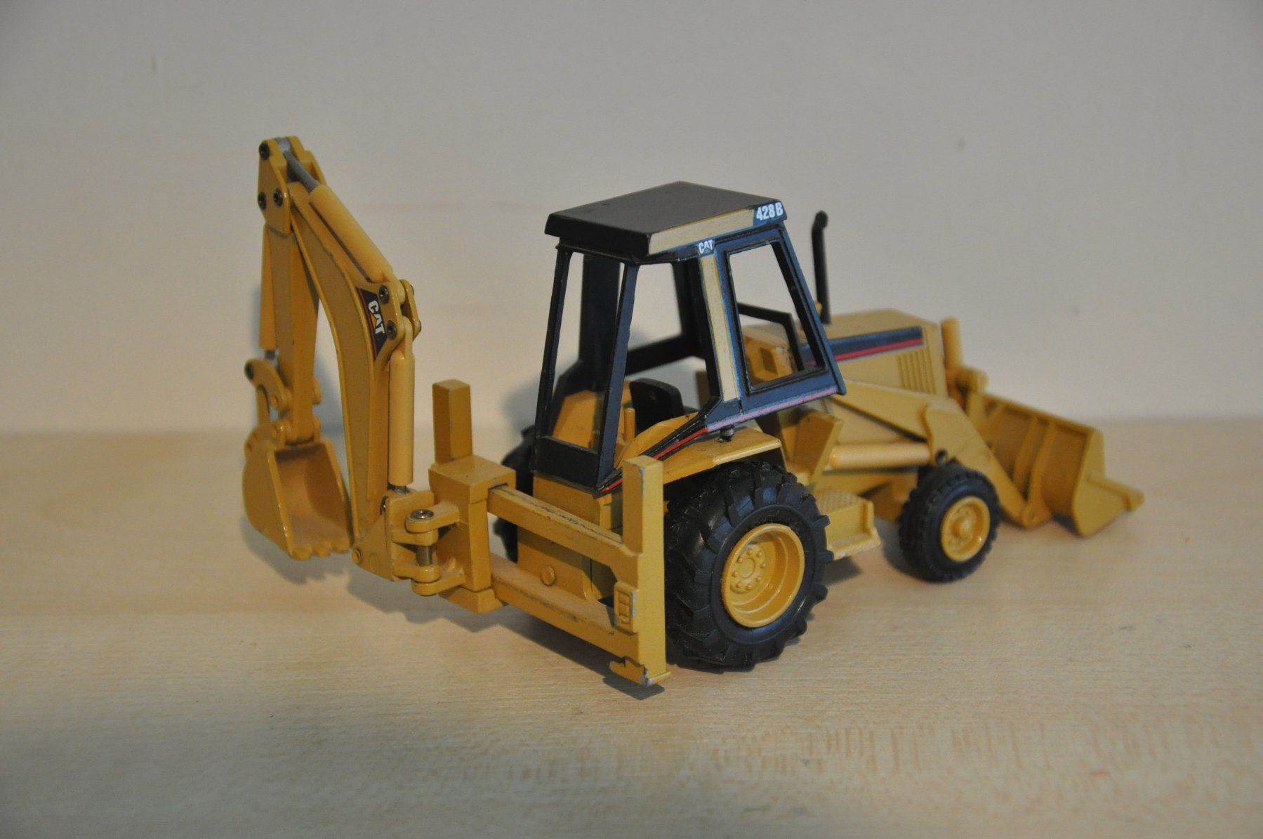 Caterpillar Modellbausätze & Standmodelle: CAT 428 B Baggerlader – Defekt aus Mitlödi von worker04 2