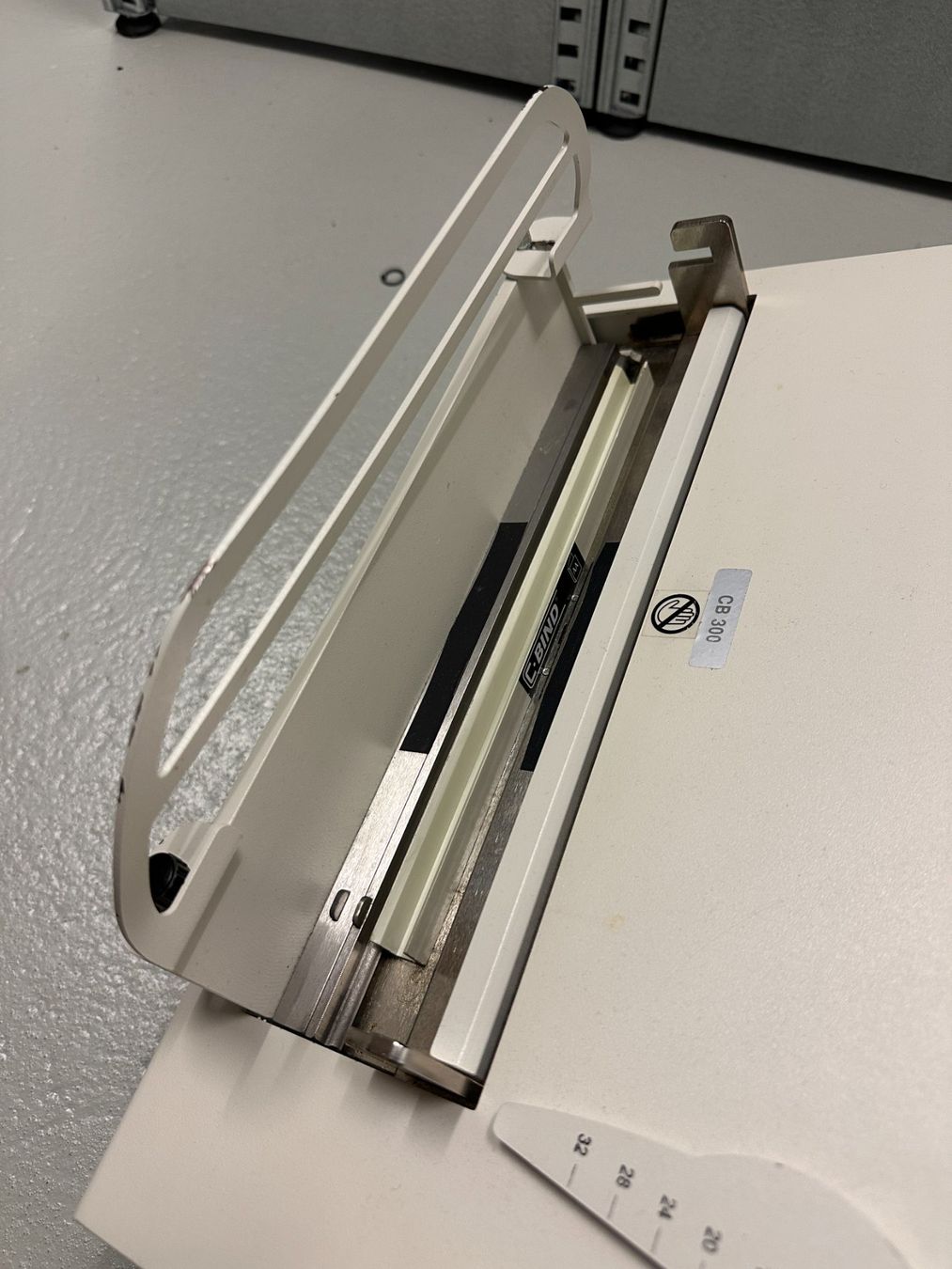 Macchine rilegatrici: Bindemaschine /  Bindegerät Opus MB 300 – Usato da Biel/Bienne venduto da sek_75vp 1