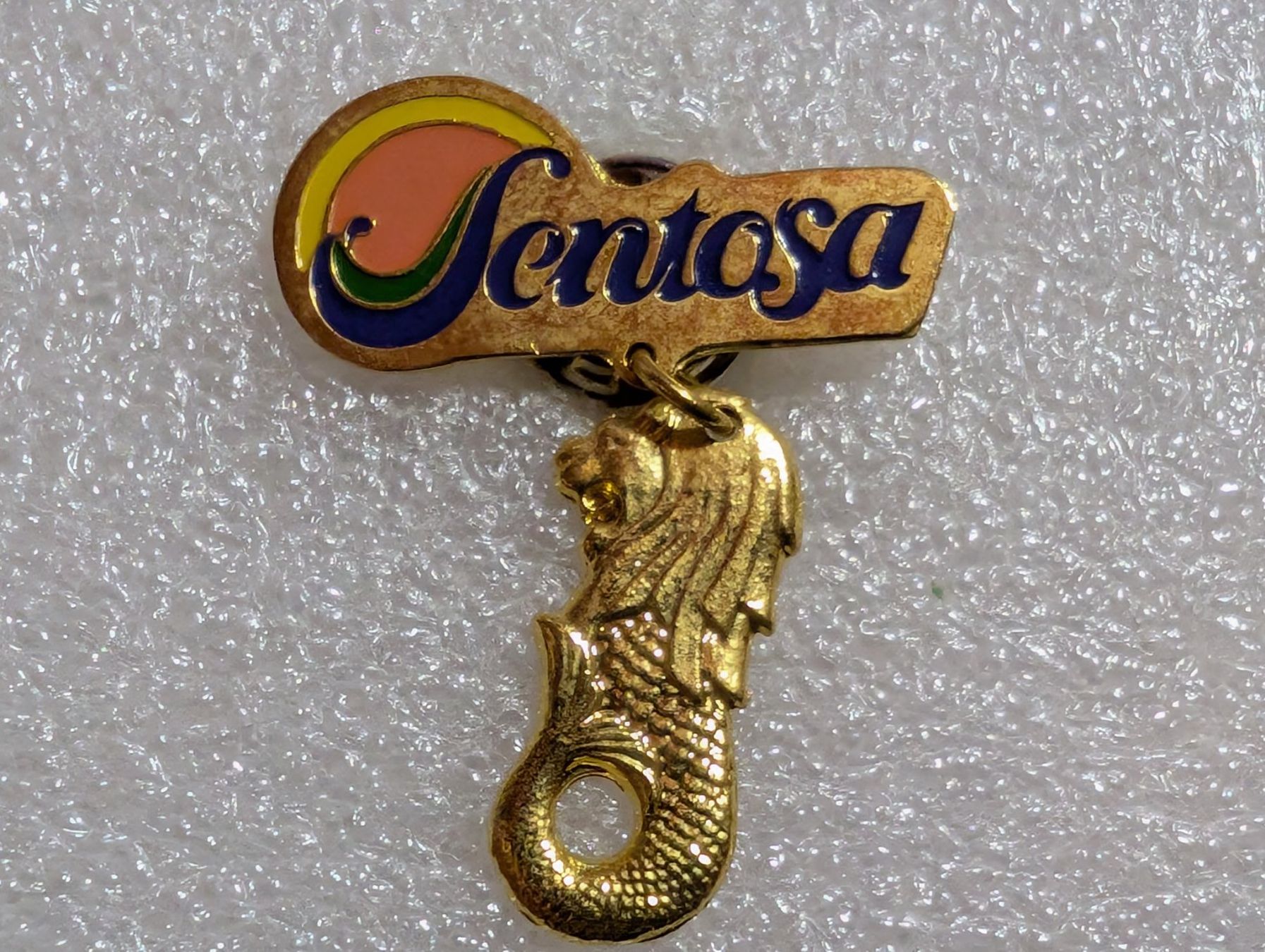 Plaquettes & Badges: Ansteckpin 283: Sentosa – D'occasion à Oppligen par Pin-Fall-Shop