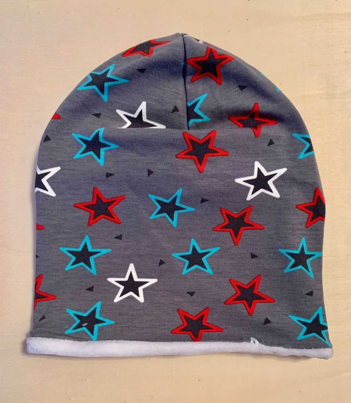 Berretti & Sciarpe: Handmade KAPPE Beanie wendbar grau mit Sternen – Nuovo e nell'imballaggio originale da Emmenbrücke venduto da swissmade-miracles 1