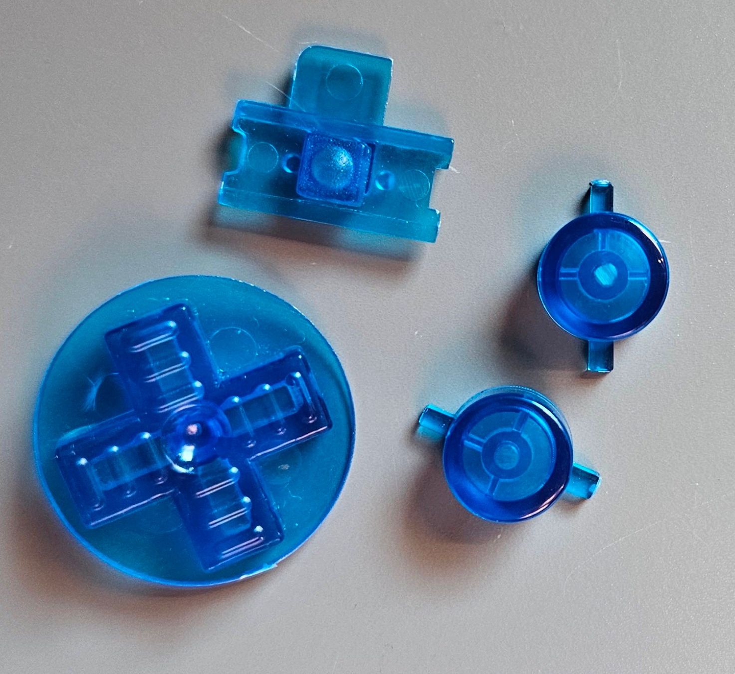 Nintendo Console: Game Boy Ersatztasten Knöpfe clear blau – Nuovo (secondo la descrizione) da Brittnau venduto da leroyjethro