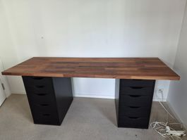 Schreibtisch Holzplatte mit zwei Schubladenelementen gebr...