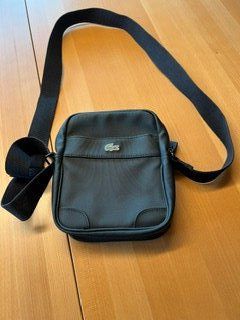Lacoste Sacs: Lacoste Herren-Umhängetasche – D'occasion à Jegenstorf par Alrog