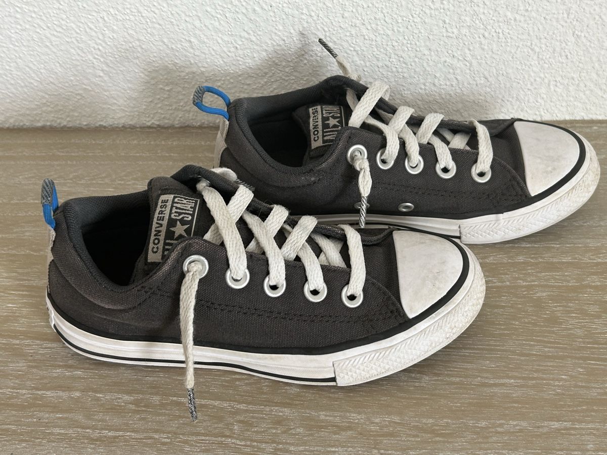 Converse Scarpe per ragazzi: Coole Converse All Star Kinder Schuhe, Grösse 30 – Usato da Wolhusen venduto da eve_m6cg