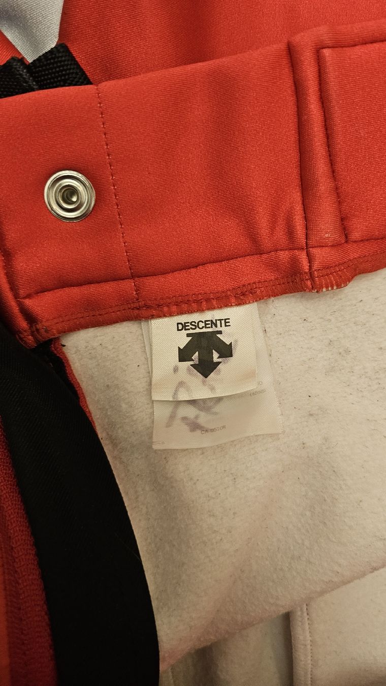 Pantaloni: Descente Swiss Ski Team Short – Usato da Payerne venduto da UpPower 3
