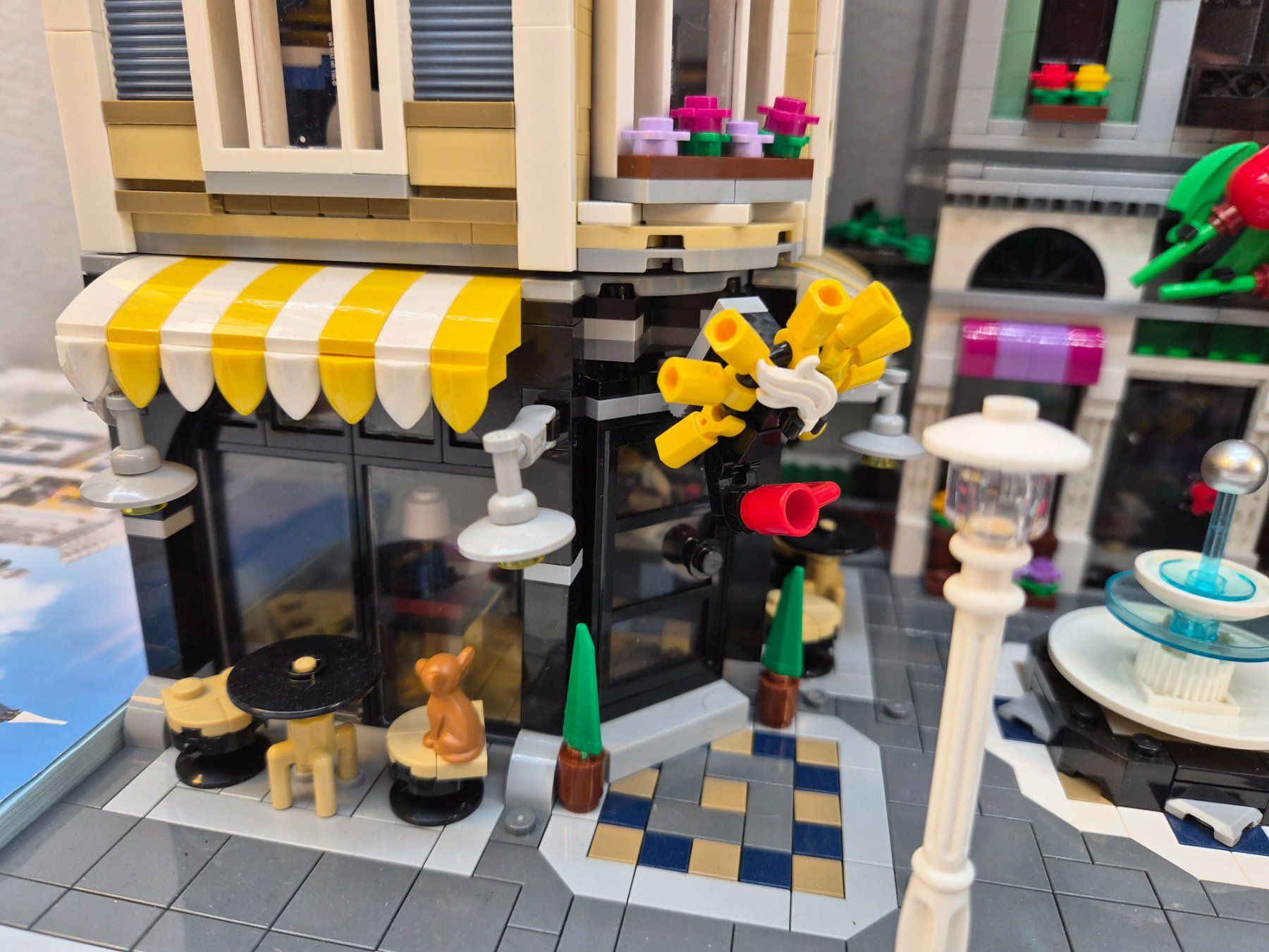 Lego Spielzeuge: Lego Creator Expert,Modular Buildings, Assembly Square,10255 – Gebraucht aus Wauwil von SoLeWa 2