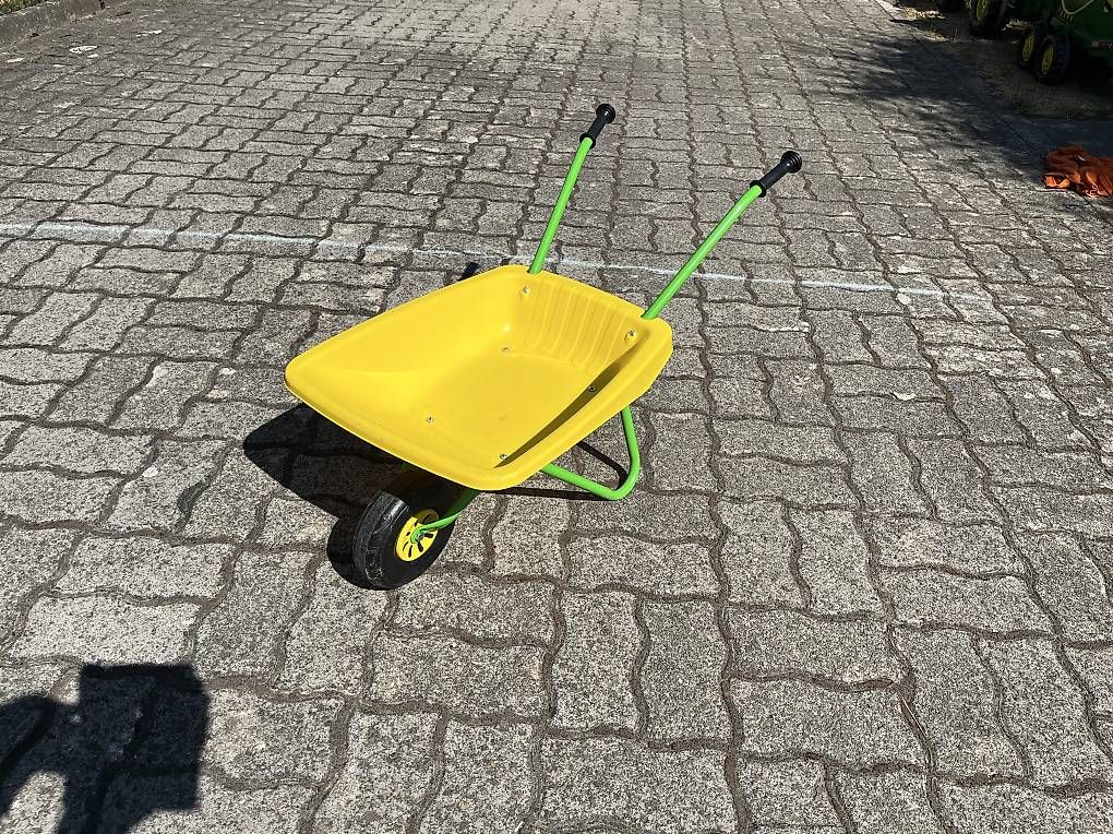Schubkarren: Schubkarre für Kinder – Gebraucht aus Strengelbach von Famschoeni
