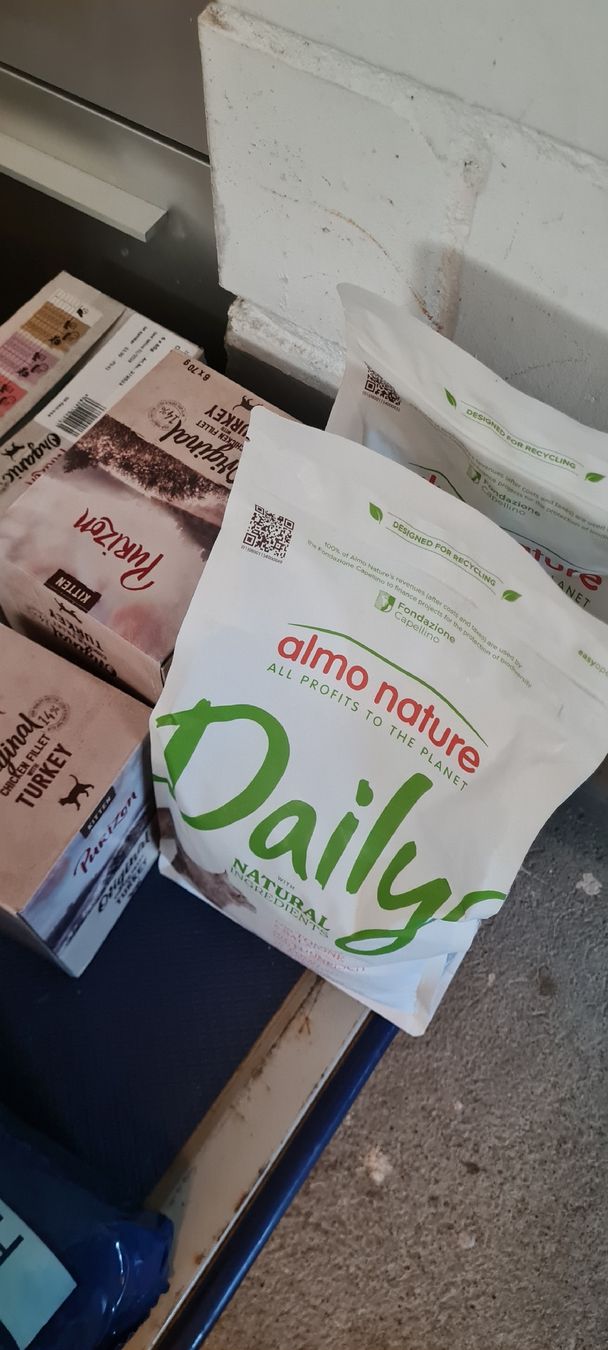 Futter: Katzenfutter div. und Catsan – Neu und originalverpackt aus Aarberg von 2nd_life_things 3