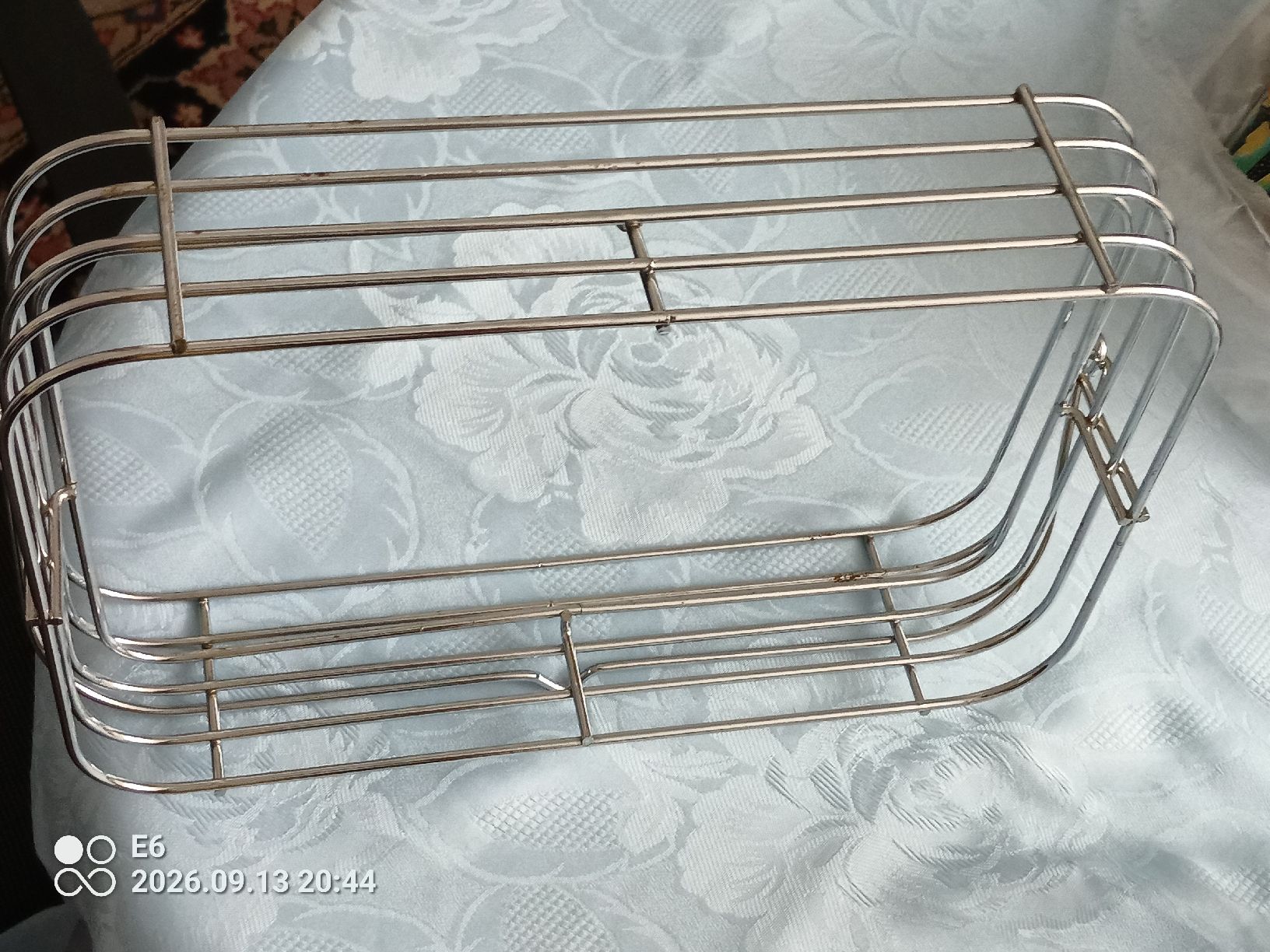 Schalen: Metallgestell mit Schale – Gebraucht aus Zürich von Mitzi6 3