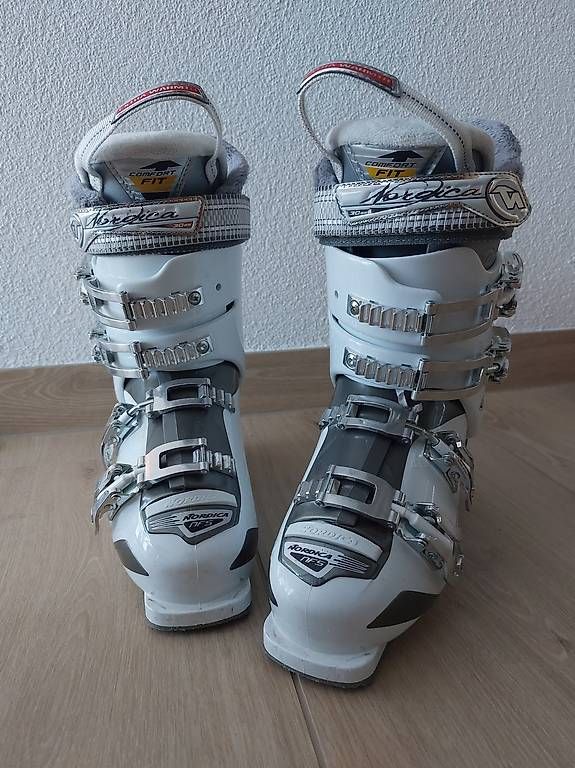 Scarpe da donna: Ski Schuhe Damen Grösse 39 – Usato da Ruswil venduto da Schneckeland88