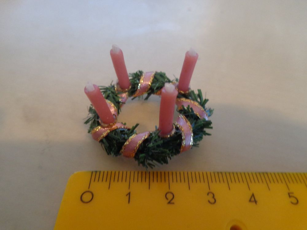 Miniatur Puppenbett Mit Schlafvorhang - Rosanes Prinzessinnen Bett Für Puppenhaus