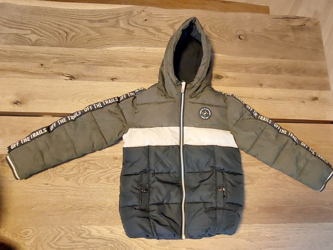 We Jacken & Mäntel: Winterjacke WE Grösse 122/128 – Gebraucht aus Lömmenschwil von daedus