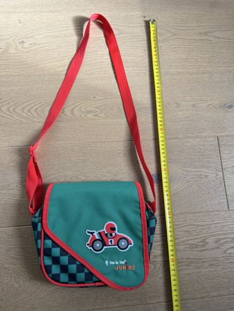 Wie neu: Grün rote Junior Tasche mit Rennauto Kinder 