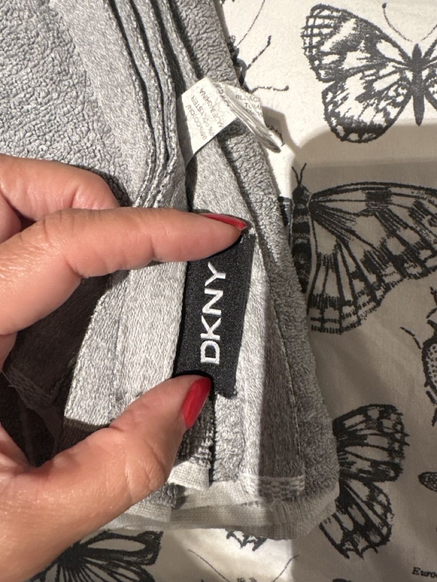 Teli da bagno: DKNY Badetücherset 10 Stk. grau – Usato da Bassersdorf venduto da Ayumiyamaguchi 1