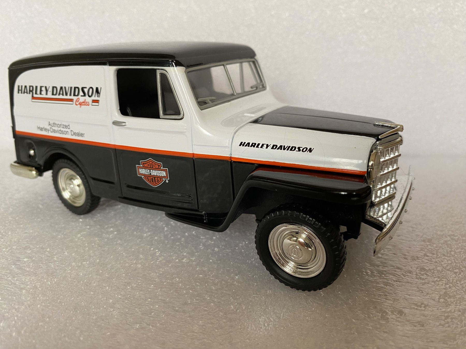 Willys Modellini d'auto: Harley-Davidson Willys Panel Delivery Van – Nuovo e nell'imballaggio originale da Berg TG venduto da Electrolux23
