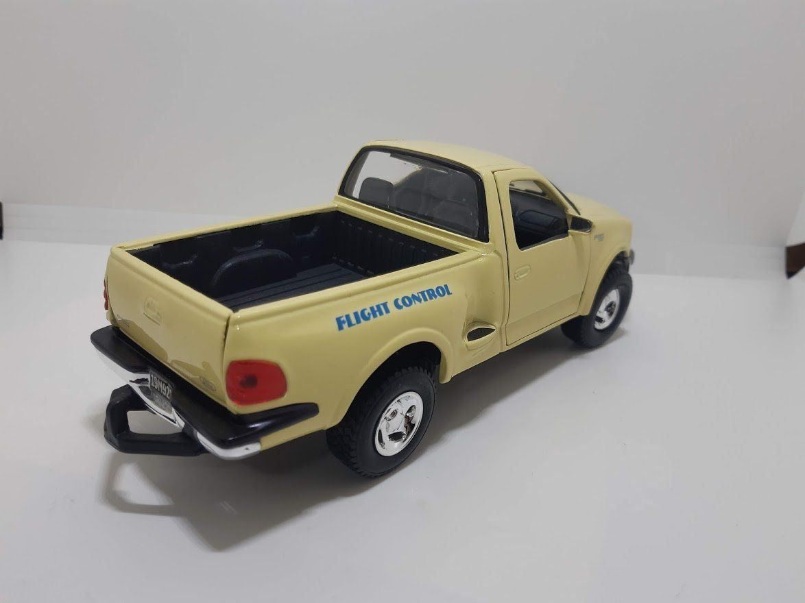 Maisto Kit di modellismo & Modellini statici: 1:24 Ford F150 Maisto Flight Control – Usato da Cugnasco venduto da AndyAlfa 1