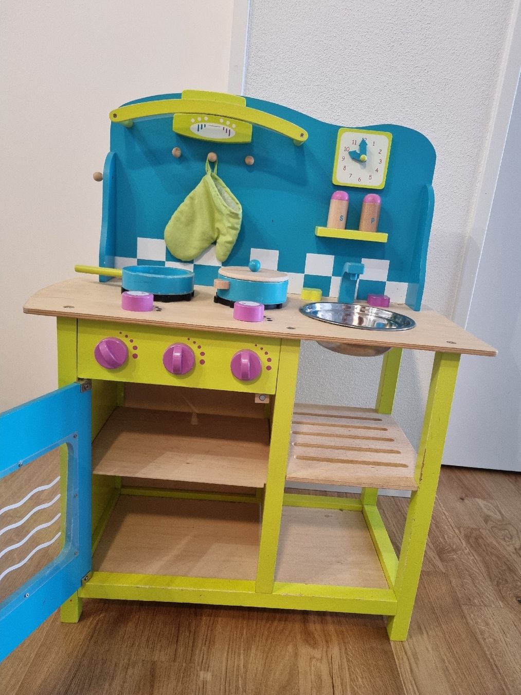 Spielzeuge: Kinderküche mit Zubehör – Gebraucht aus Rümlang von mic_pb6d 1