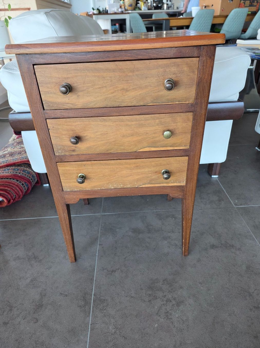 Cassettiere: Commode ancienne 3 tiroirs bois patiné – Usato da Onnens VD venduto da Bleuet06