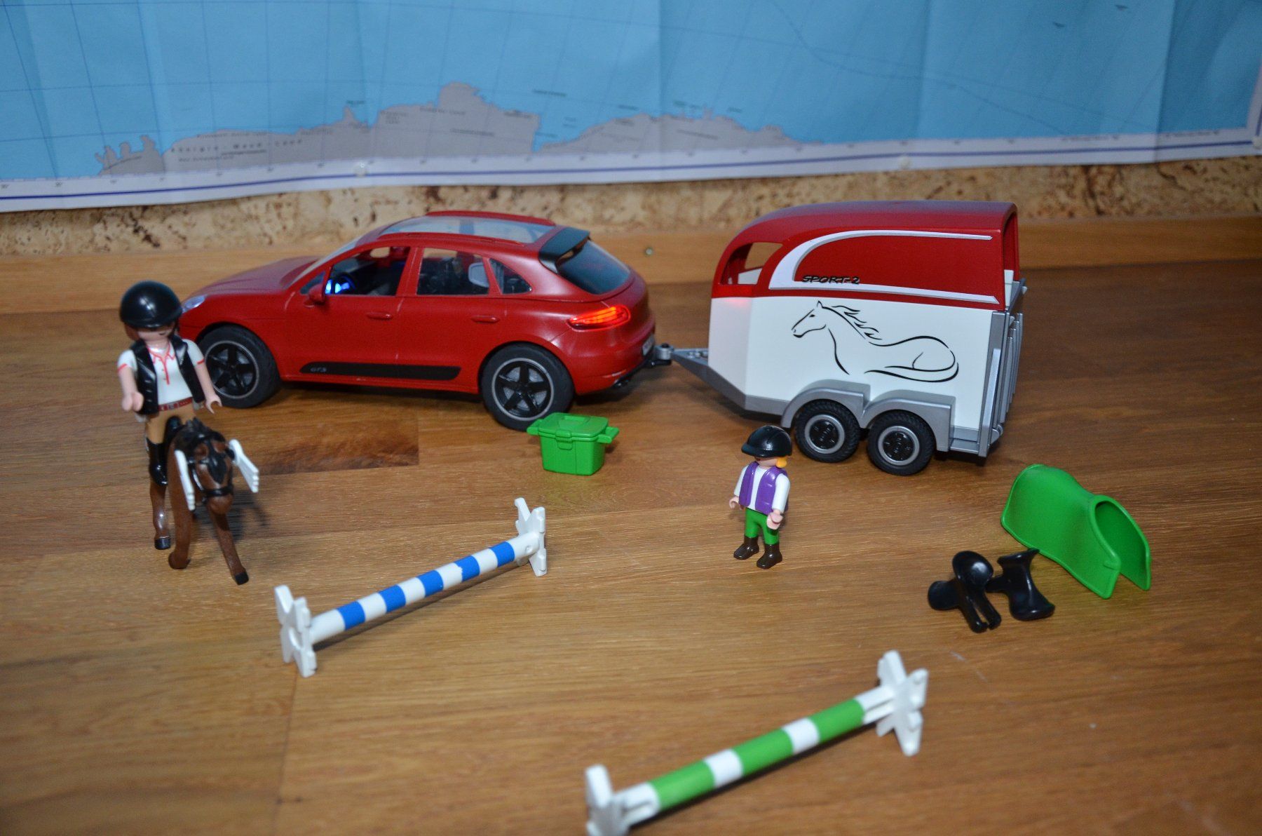 Playmobil Spielzeuge: Playmobil-Auto mit Pferdeanhänger – Gebraucht aus Islikon von pfigu