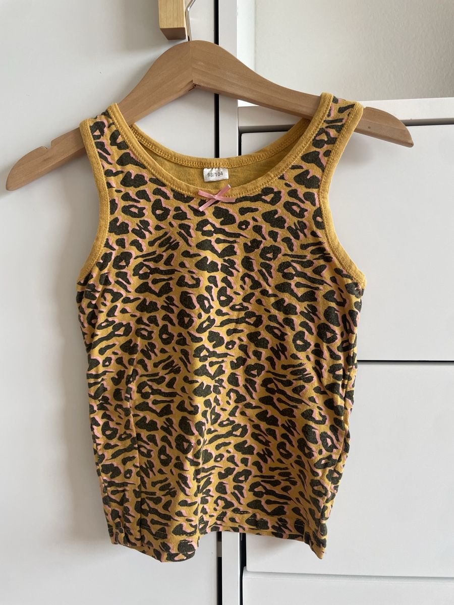 Blouses, T-shirts & Tops: Gr. 104 top – D'occasion à Wädenswil par flo8820