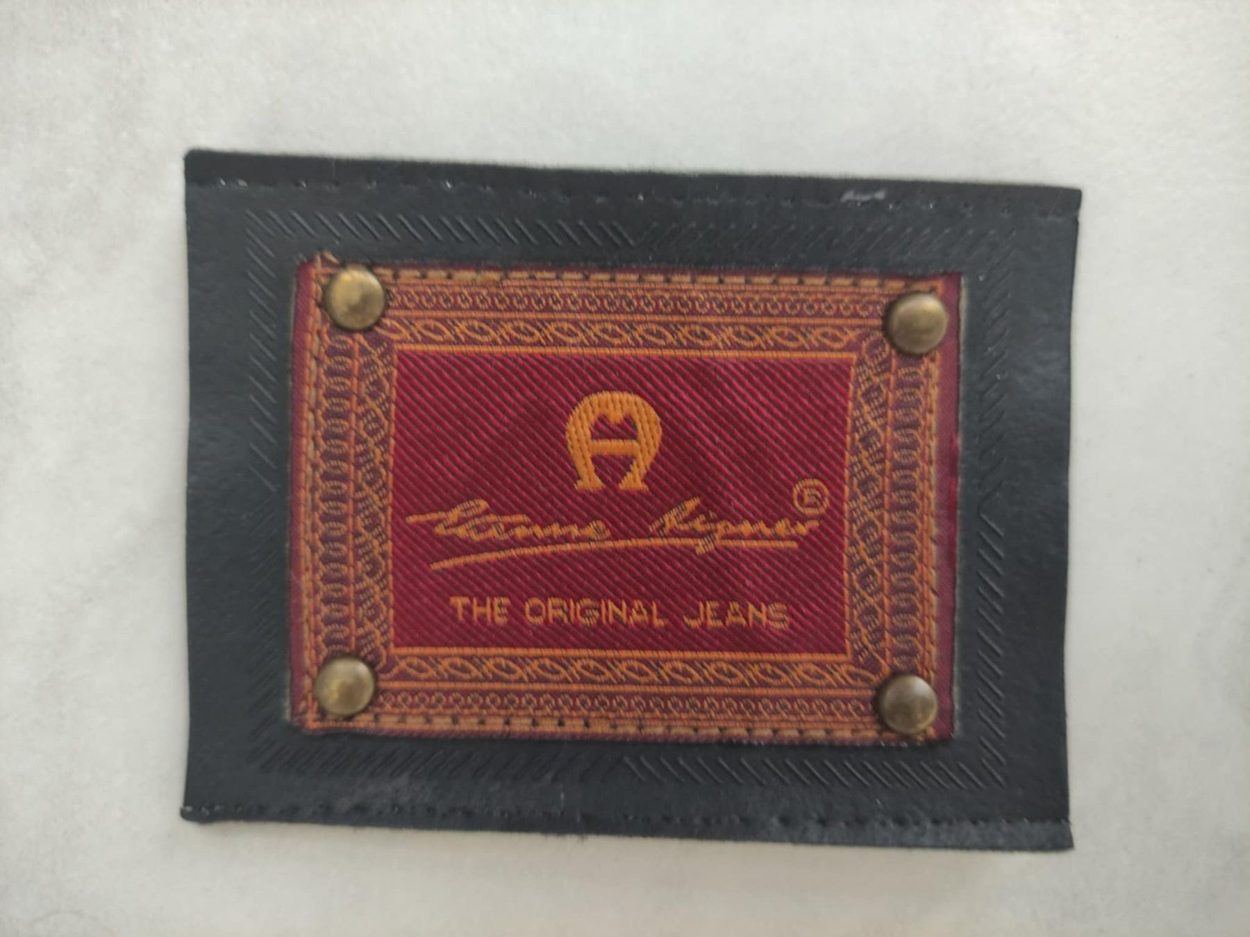 Placchette & Badge: Label original Versace Jeans Couture plus Eigner – Usato da Goldau venduto da annalena44 2