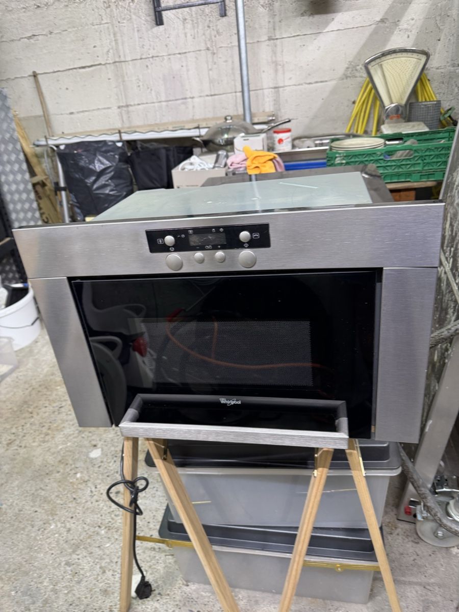 Whirlpool Forni: Einbau Mikrowelle mit Backfunktion – Usato da Biel/Bienne venduto da Otilla 3