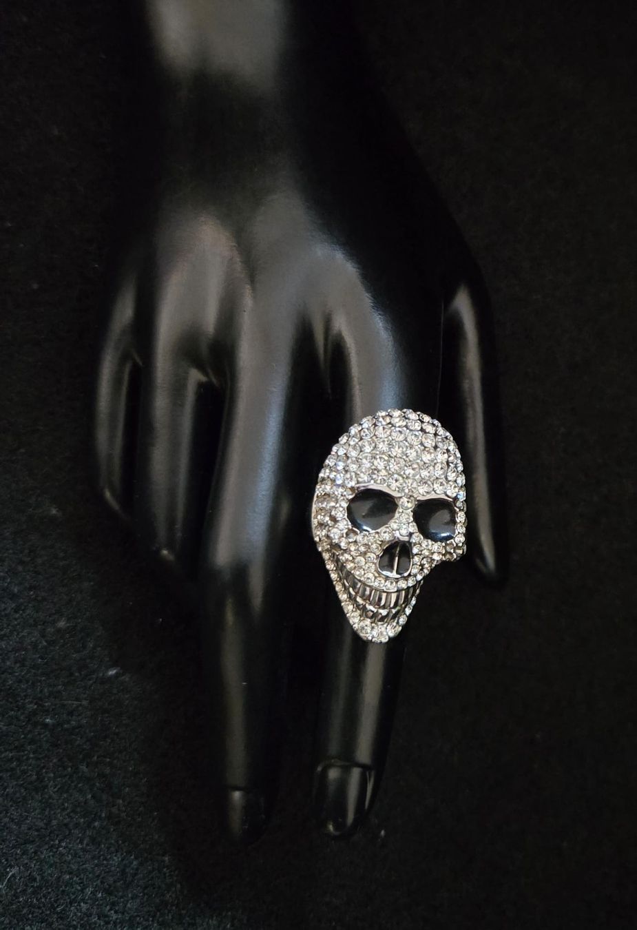 Anelli: Statement Totenkopf Ring mit Strass besetzt – Usato da Rheinsulz venduto da Dred 2