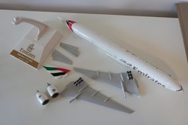 Flugzeugmodell Boeing 777-300 Emirates 1:200 gebraucht